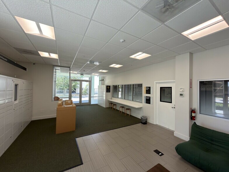 More Photos Of 2140 NE 2nd Ave, Miami Auto Repair For Lease