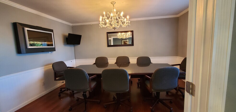 More Photos Of 2024 Madison St, Everett Office For Sale