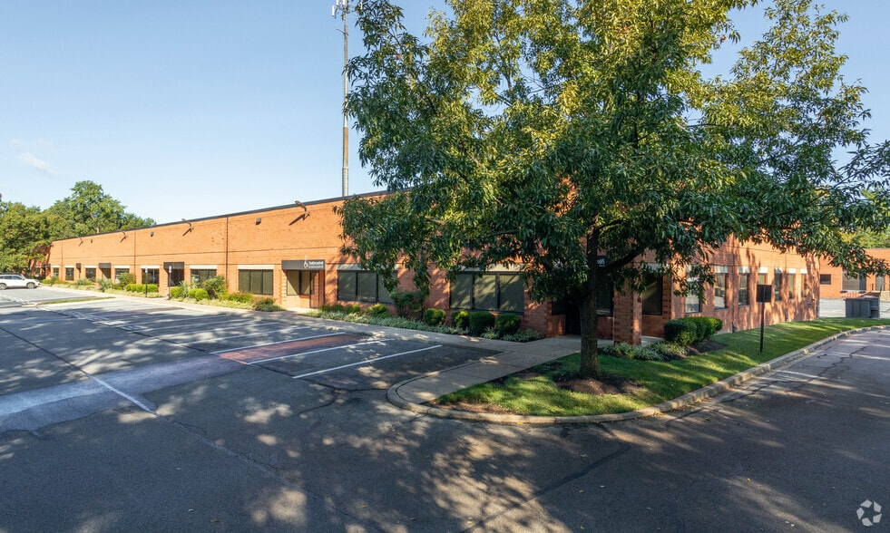More Photos Of 100-166 Business Center Dr, Reisterstown Unknown For Lease