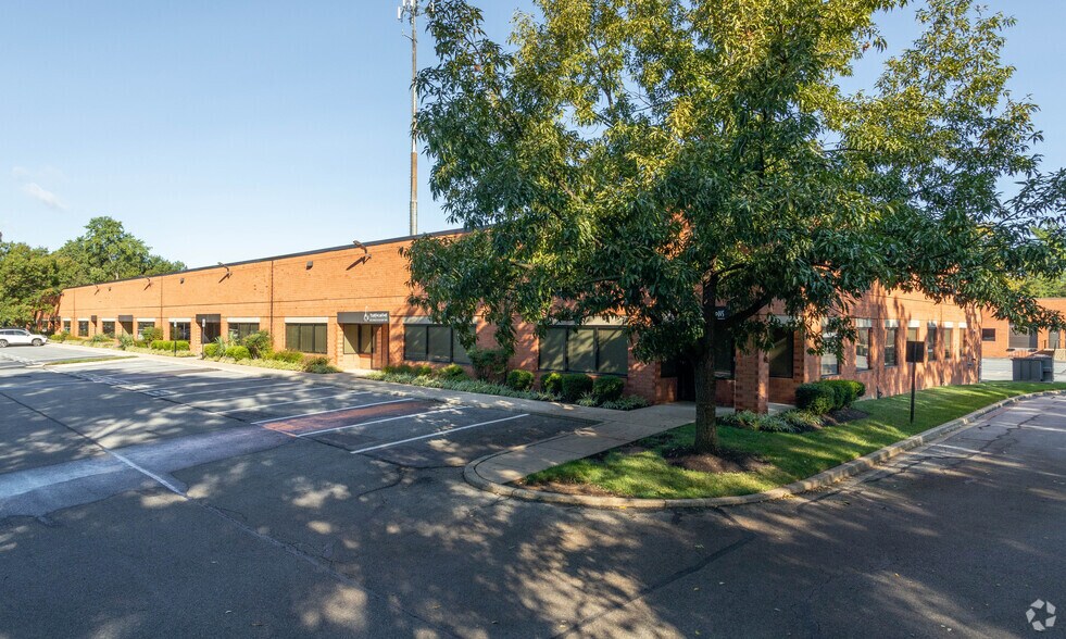 More Photos Of 100-166 Business Center Dr, Reisterstown Unknown For Lease