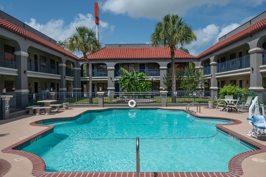 More Photos Of 11217 Ih 37, Corpus Christi Hotel For Sale