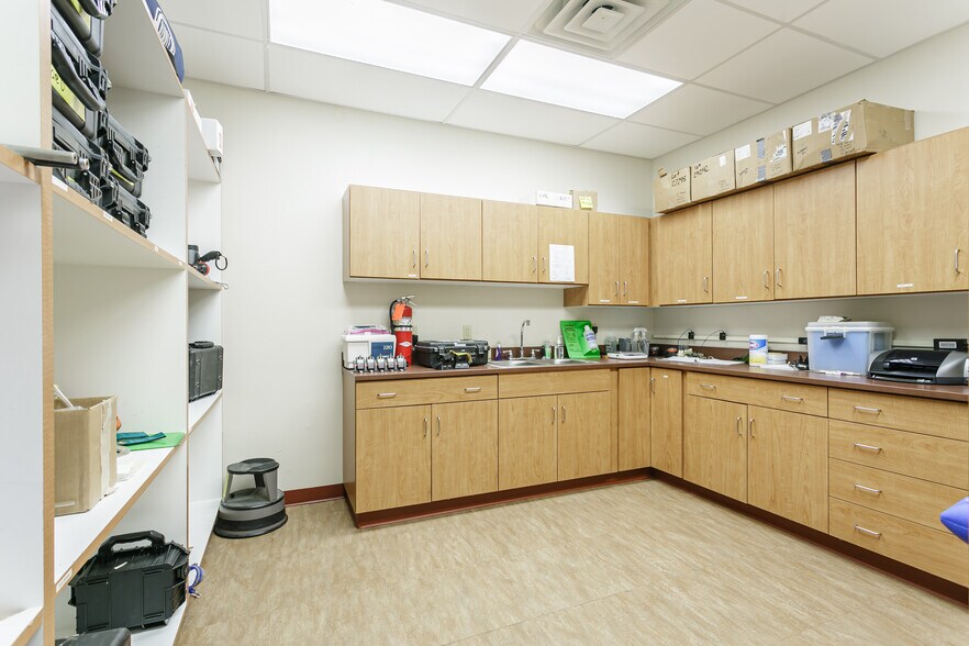 More Photos Of 636 W Washington St, Geneva Office For Sale