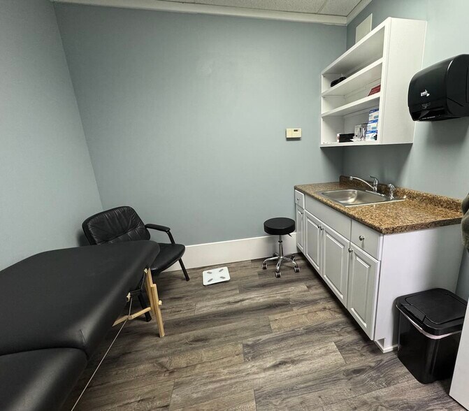 More Photos Of 15065 Kinsman Rd, Middlefield Storefront Retail Office For Lease