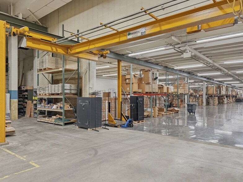 More Photos Of 13400 O St, Lincoln Manufacturing For Lease