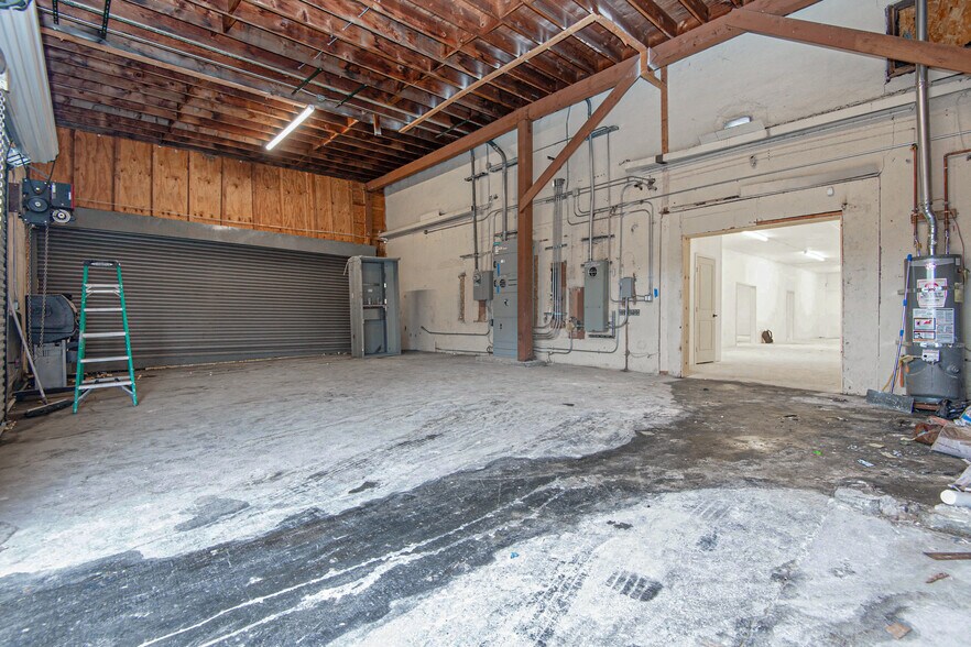 More Photos Of 5557 Cahuenga Blvd, North Hollywood Storefront For Lease