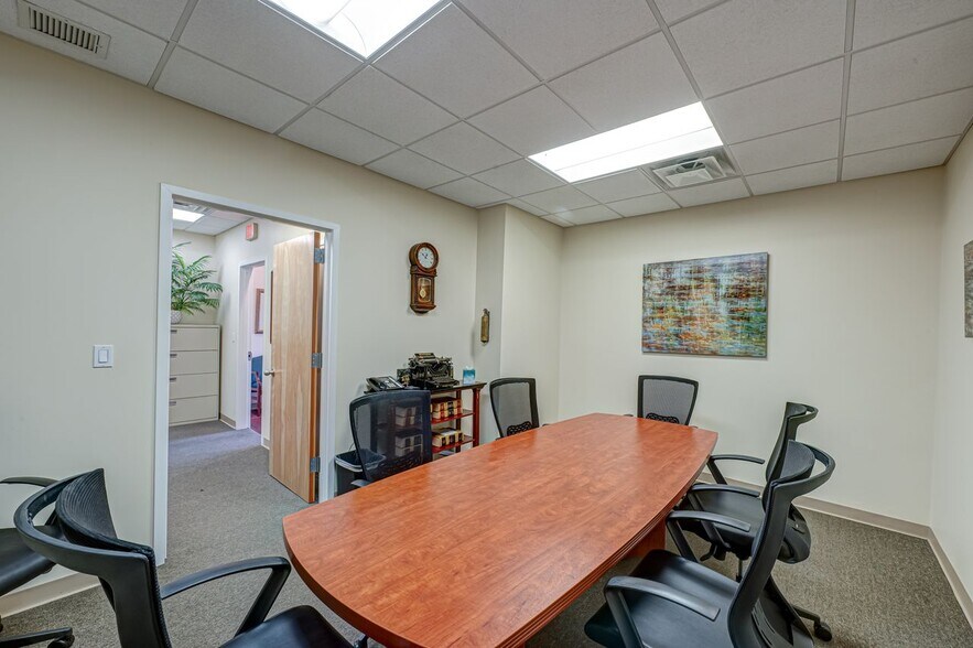 More Photos Of 1698 Roosevelt Ave, Bohemia Office For Sale