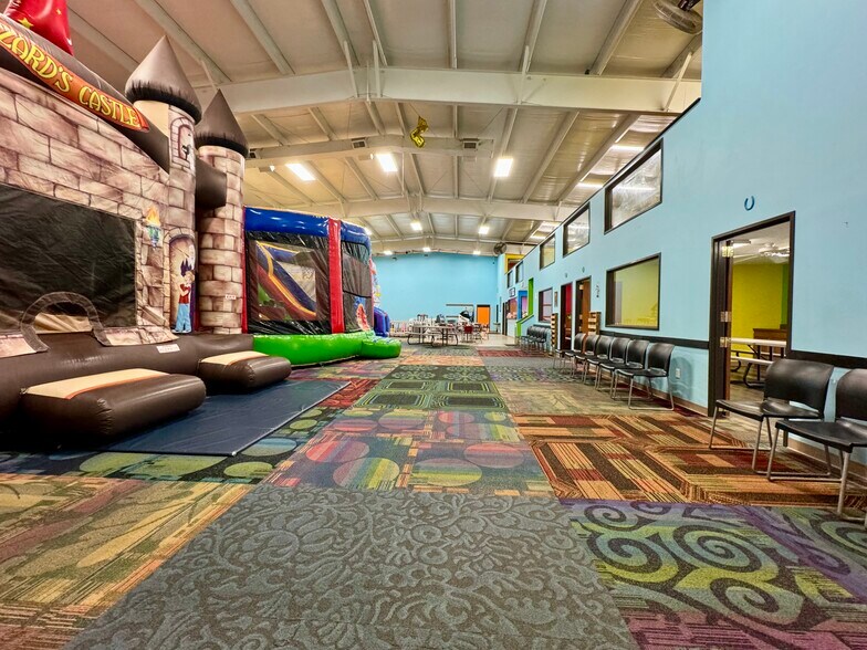 More Photos Of 2509 S 1st St, Terre Haute Showroom For Sale