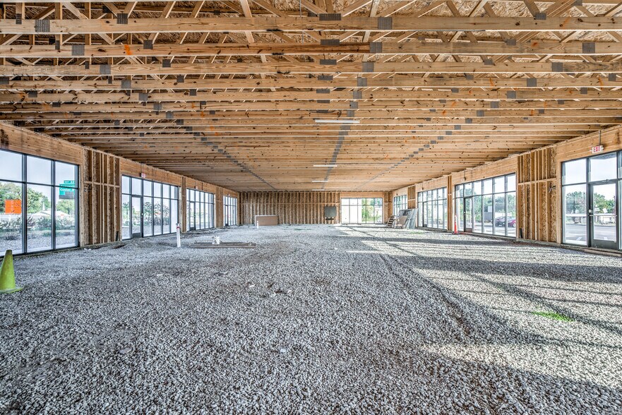 More Photos Of 1560 Veterans Memorial Pkwy, Saint Charles Unknown For Lease