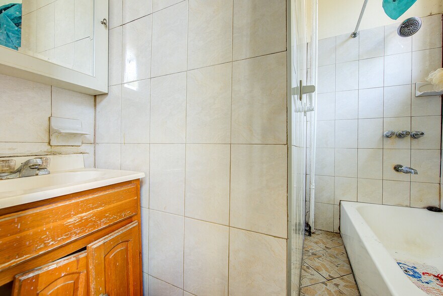 More Photos Of 1701 Gates Ave, Ridgewood Apartments For Sale