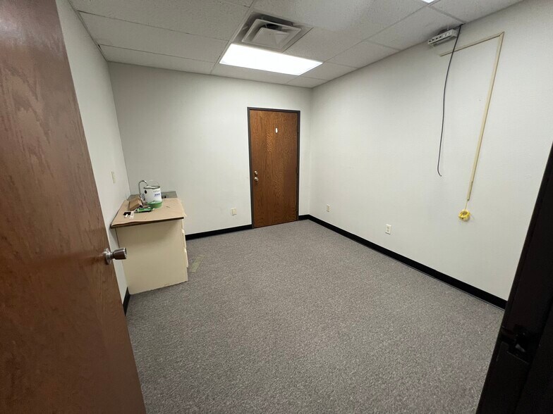 More Photos Of 918 W Choctaw St, Tahlequah Self Storage For Lease