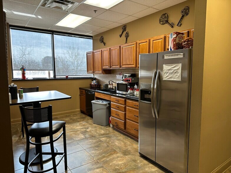 More Photos Of 4750 Sherwood Common Blvd, Baton Rouge Office For Lease