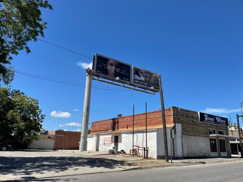 More Photos Of 1826 N New Braunfels Ave, San Antonio General Retail For Lease