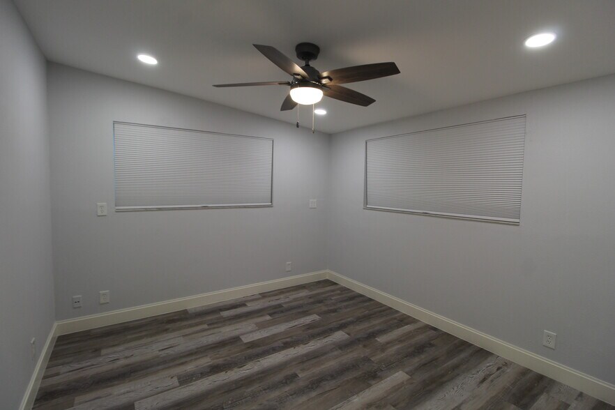 More Photos Of 1662 Independence Blvd, Sarasota Industrial For Sale