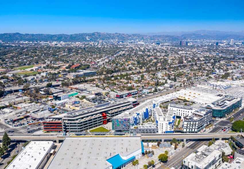 More Photos Of 8900 Venice Blvd, Culver City General Retail For Sale