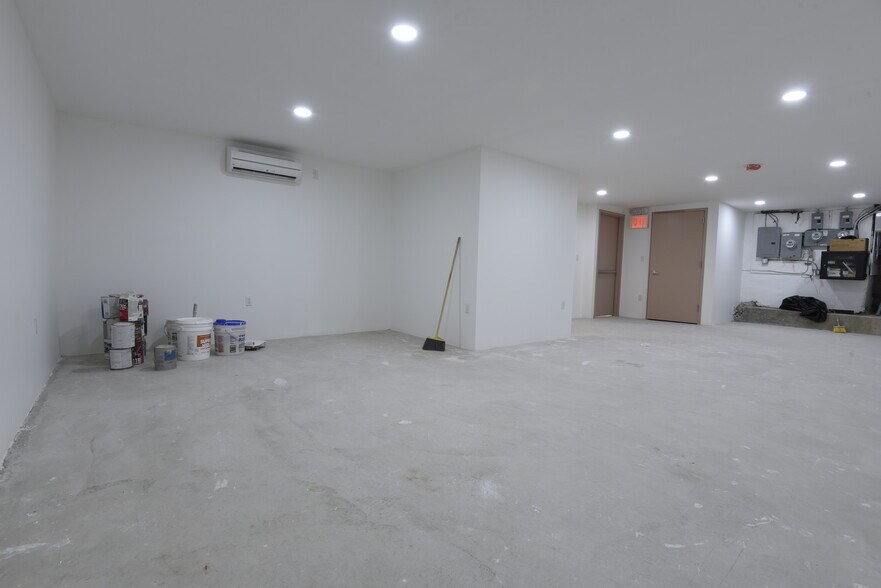More Photos Of 92 Norman Ave, Brooklyn Storefront Retail Office For Lease