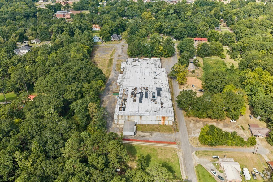 More Photos Of 300 N Newton Ave, Newton Manufacturing For Sale