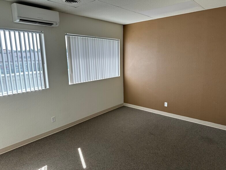 More Photos Of 8390 W Gage Blvd, Kennewick Office For Lease