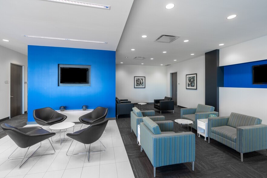 More Photos Of 6500 Rte Transcanadienne, Pointe-claire Coworking Space