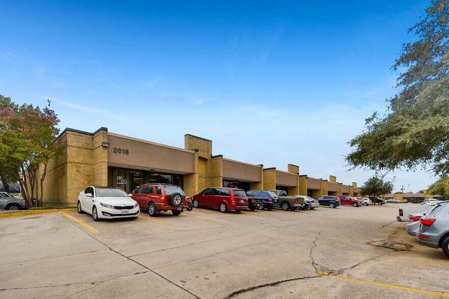 More Photos Of 2016 E Randol Mill Rd, Arlington Warehouse For Lease