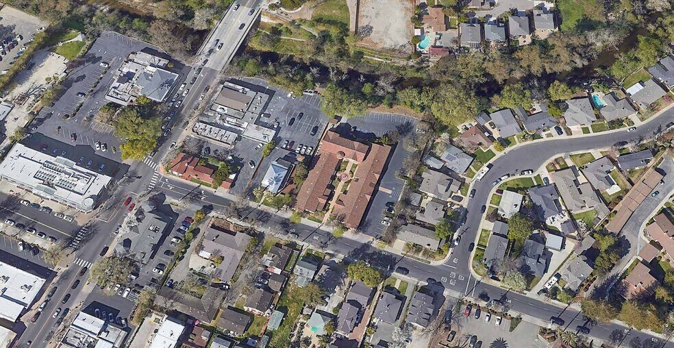 More Photos Of 301-325 Ray St, Pleasanton Office For Sale