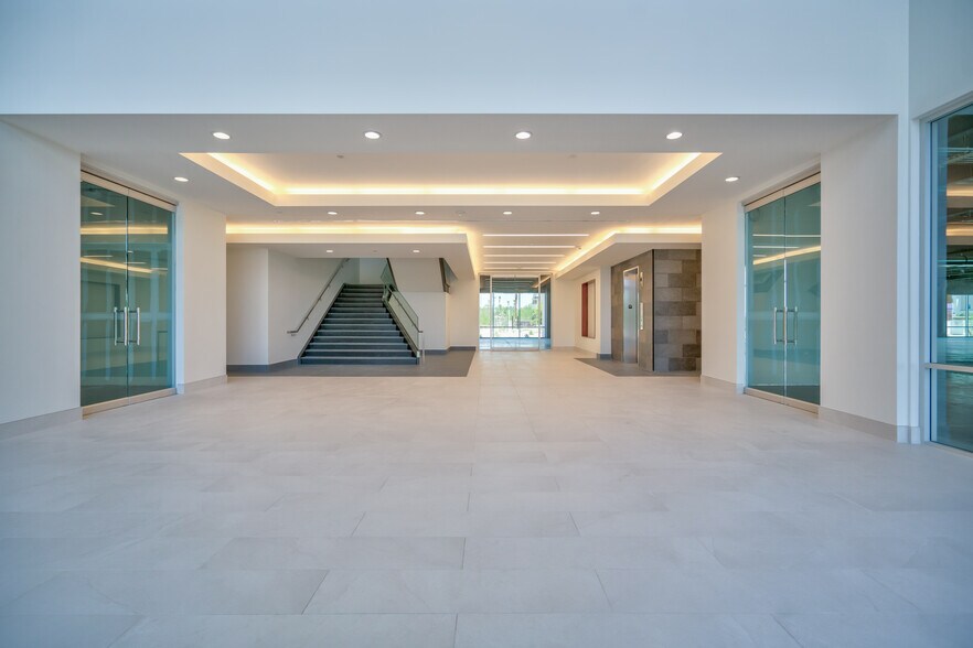 More Photos Of 350 N McClintock Dr, Chandler Office For Lease