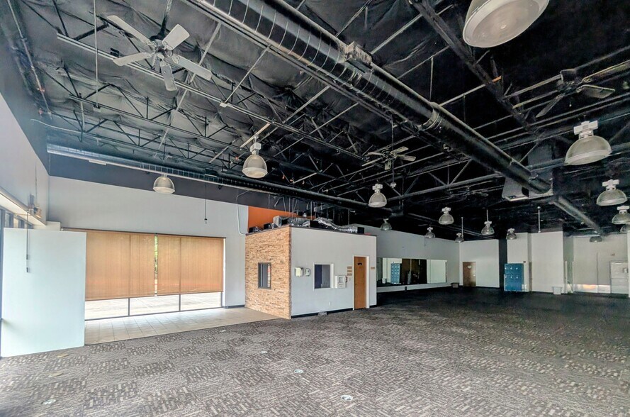 More Photos Of 6220-6230 US 287 HWY, Arlington Unknown For Lease