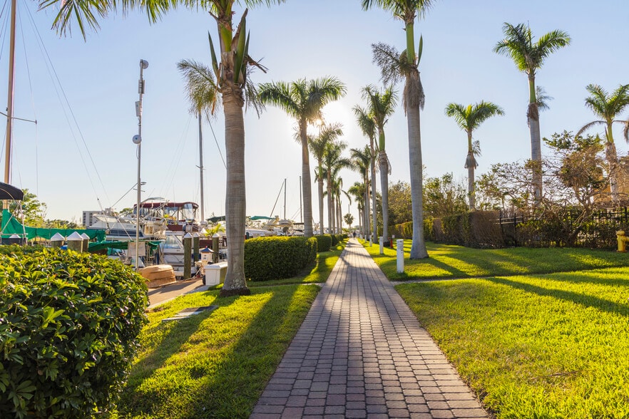 More Photos Of 3444 Marinatown Ln, North Fort Myers Office For Lease