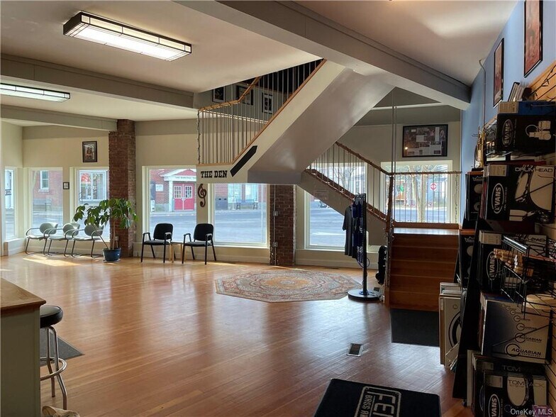 More Photos Of 42 Orchard St, Walden Freestanding For Sale