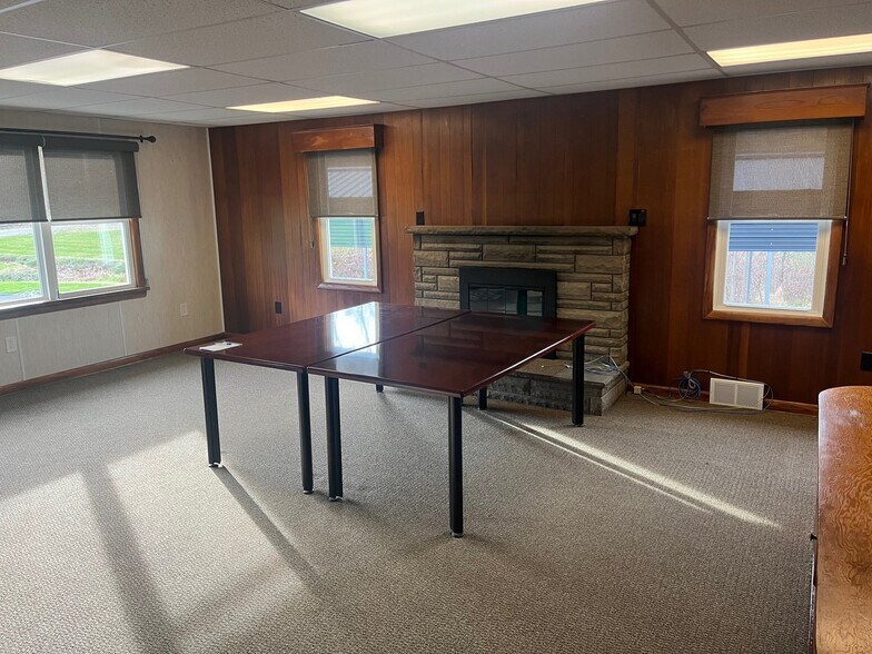 More Photos Of 1126 Pittsburgh Rd, Valencia Office For Sale