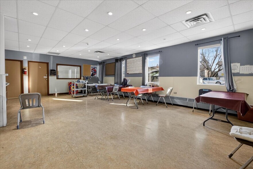 More Photos Of 11831 123 St NW, Edmonton Office For Sale