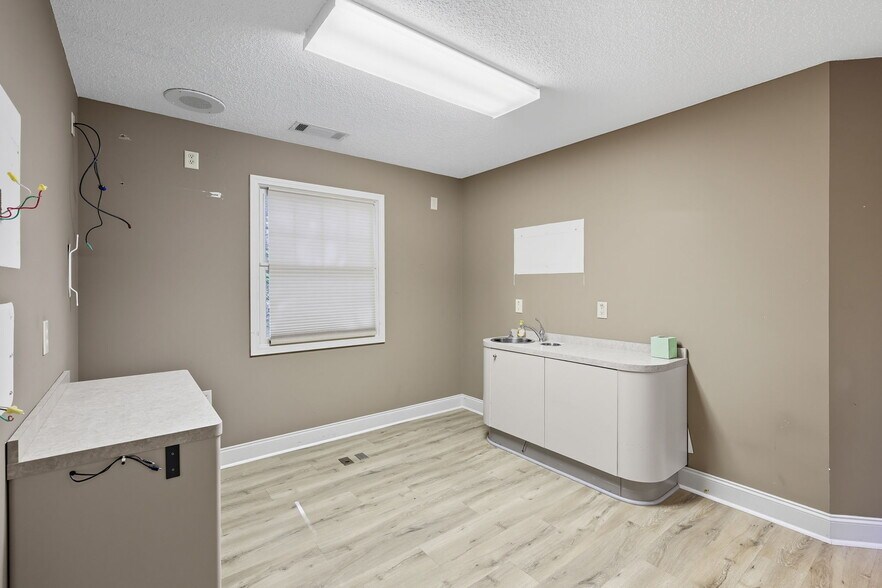 More Photos Of 224 Shallowford Rd NW, Gainesville Medical For Lease