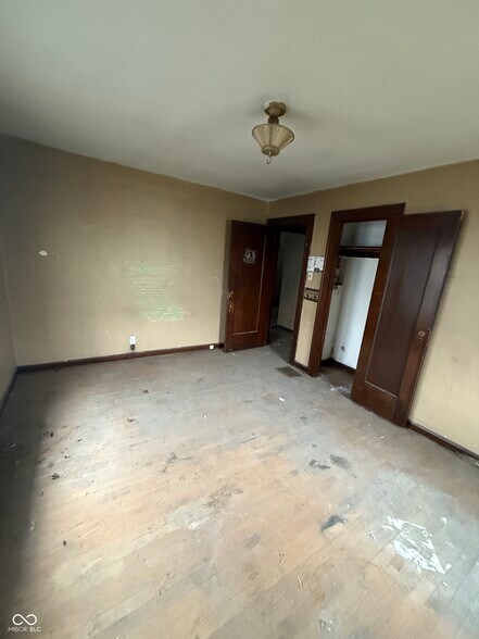 More Photos Of 3823 E 10th St, Indianapolis Freestanding For Sale