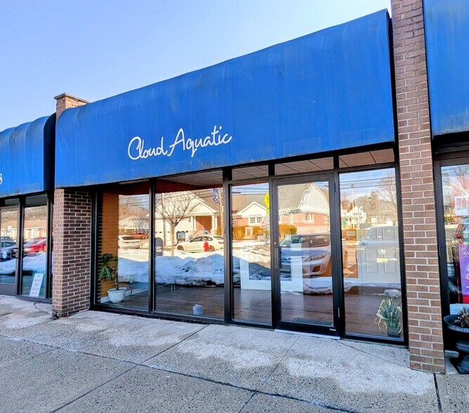 More Photos Of 8 E Prospect St, Waldwick Freestanding For Lease