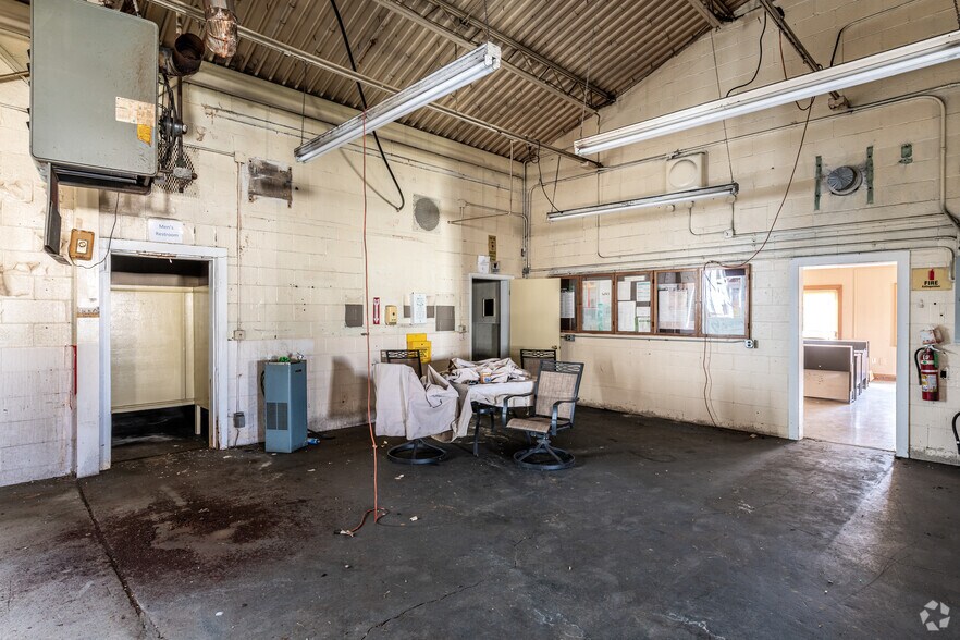 More Photos Of 1100 N Main St, Fostoria Warehouse For Sale