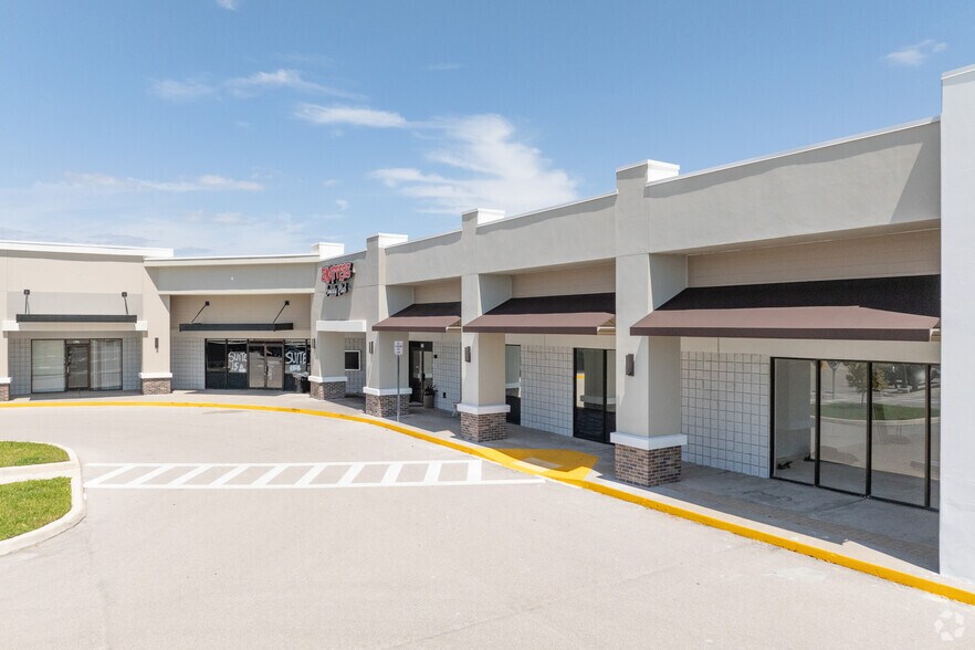 More Photos Of 8595 College Pky, Fort Myers Storefront For Lease