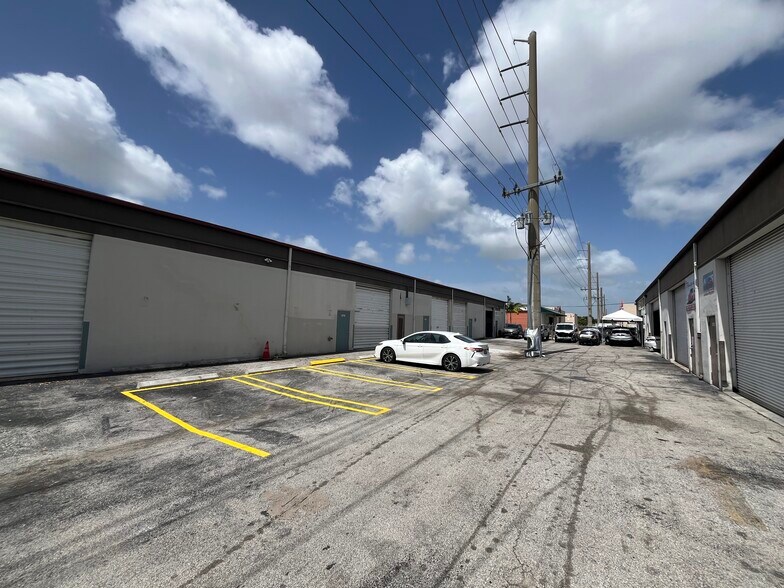 More Photos Of 18700 SW 108th Ave, Cutler Ridge Warehouse For Lease