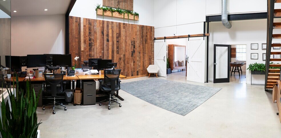 More Photos Of 8950-8956 Ellis Ave, Los Angeles Showroom For Lease