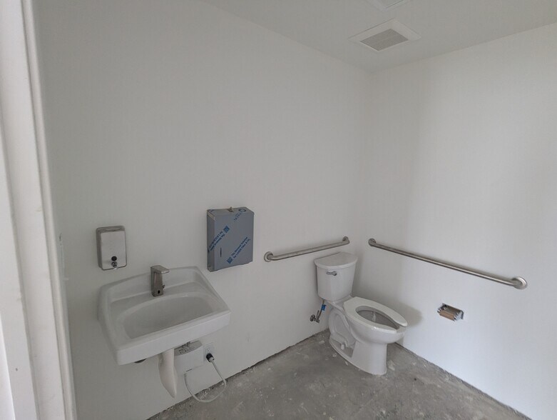 More Photos Of 6817 Central Ave, Saint Petersburg Storefront Retail Office For Lease