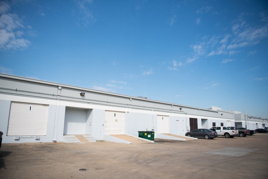 More Photos Of 8901-8933 Interchange Dr, Houston Unknown For Lease