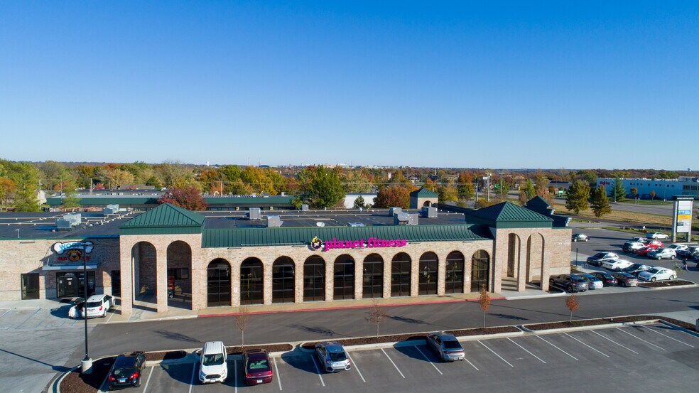 More Photos Of 205 E Nifong Blvd, Columbia General Retail For Lease