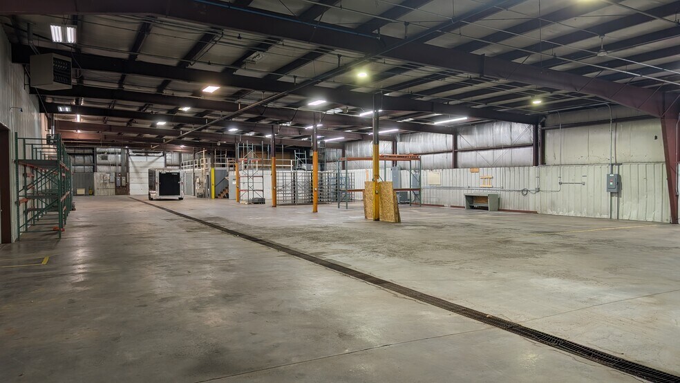 More Photos Of 2721 Hemstock St, La Crosse Warehouse For Sale