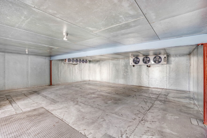 More Photos Of 10391 Arlington Ave, Riverside Warehouse For Sale