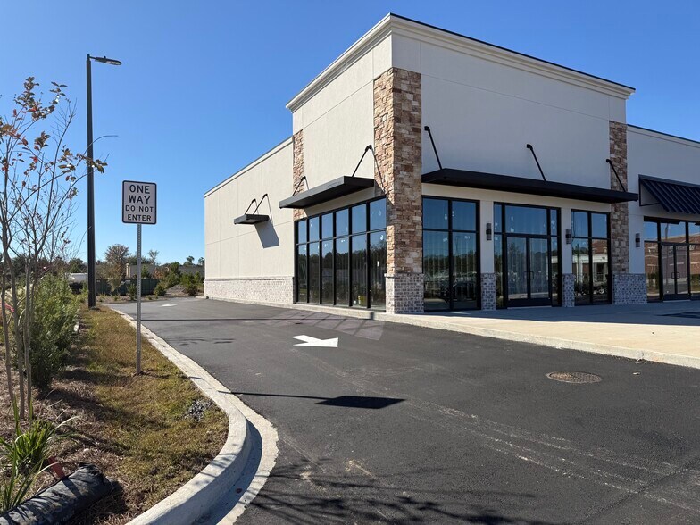 More Photos Of 608 Towne Park Loop, Rincon Restaurant For Lease