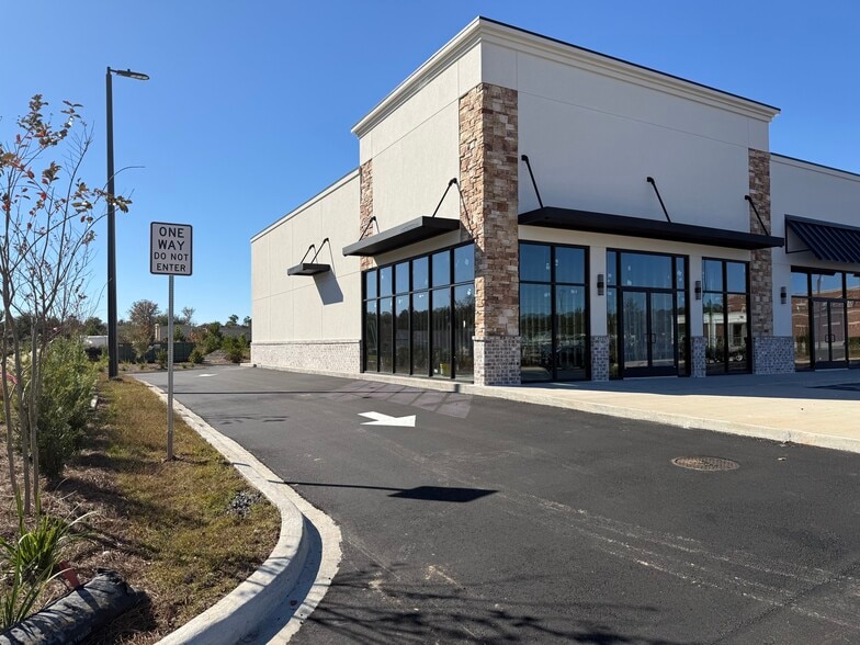 More Photos Of 608 Towne Park Loop, Rincon Restaurant For Lease