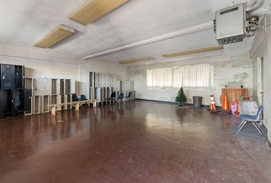 More Photos Of 4755 130th st, Hawthorne Schools For Lease