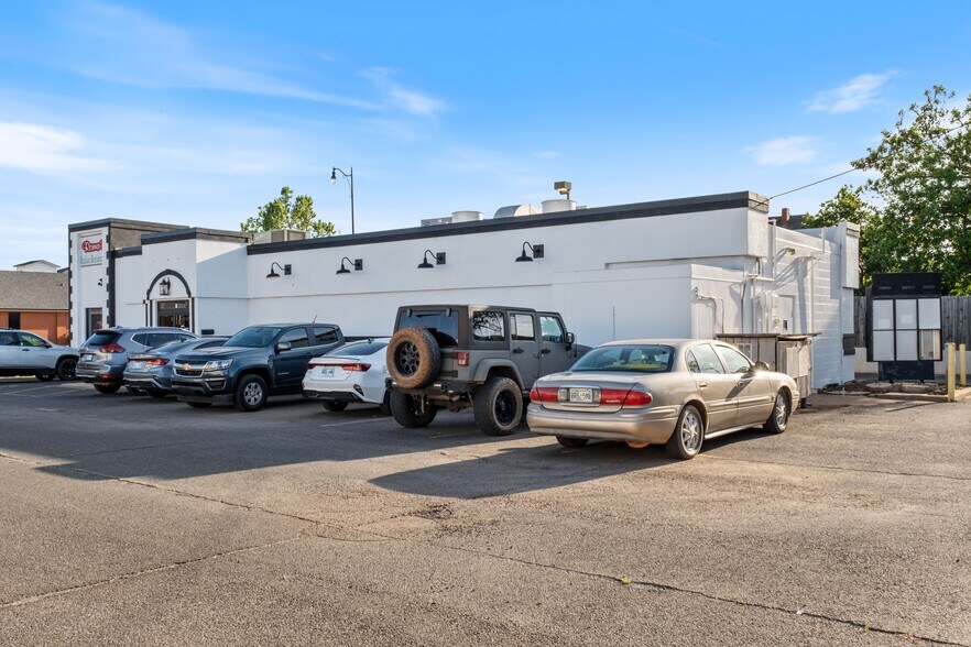 More Photos Of 112 W Noble Ave, Guthrie Restaurant For Lease