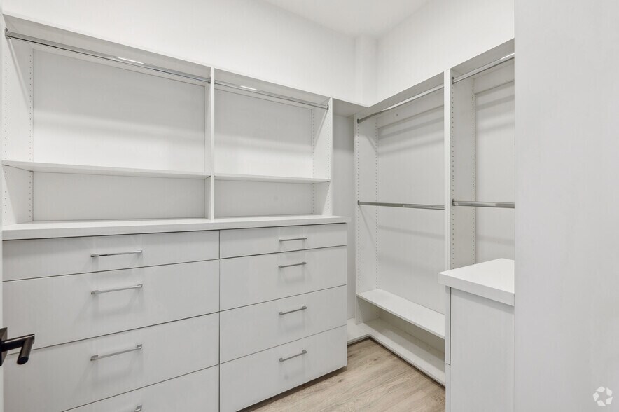 More Photos Of 137 N Doheny Dr, West Hollywood Apartments For Sale