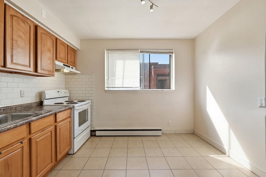More Photos Of 1254 Fennell Ave E, Hamilton Apartments For Sale