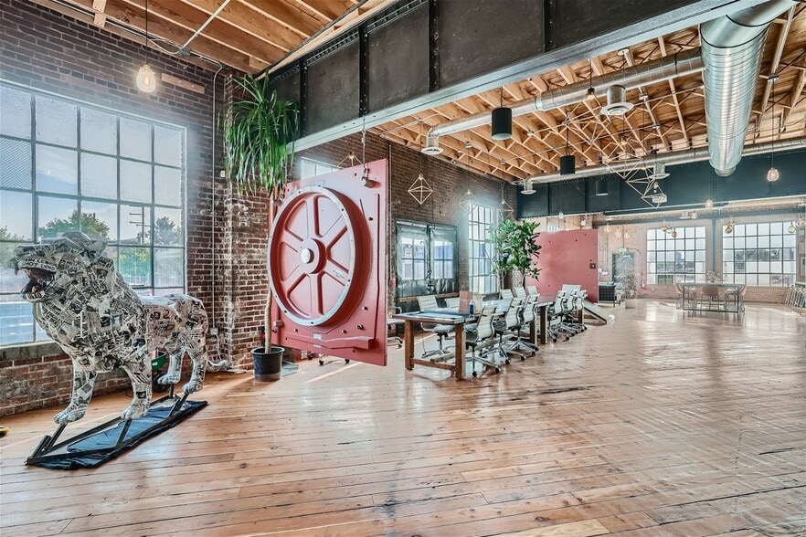 More Photos Of 389 S Lipan St, Denver Warehouse For Sale