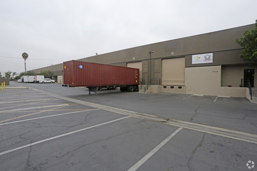 More Photos Of 13104 Avalon Blvd, Los Angeles Warehouse For Lease